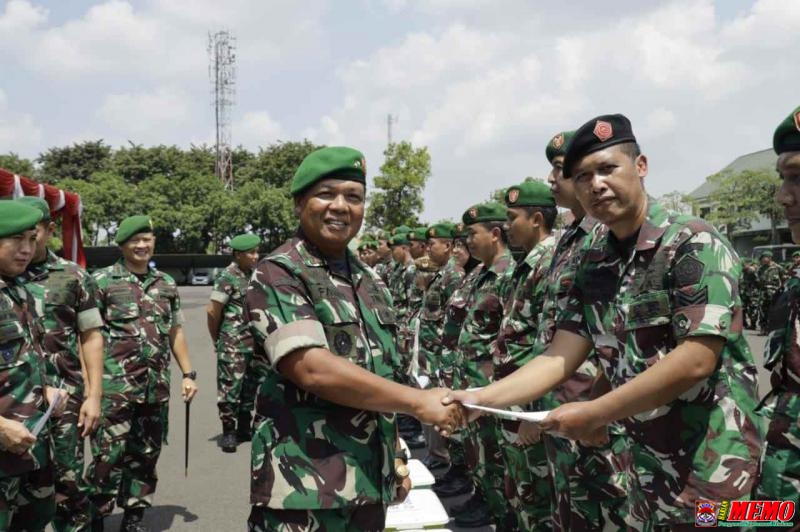 Wujud Kepedulian Pimpinan, Personel Kodam V/Brawijaya Menerima Bingkisan Lebaran