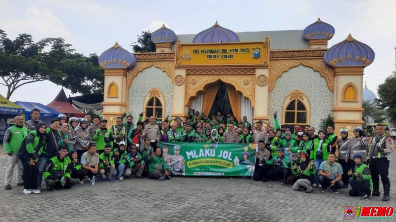 Satlantas Polres Gresik Gelar “MLAKU JOL” Bersama Ratusan Driver Ojol di Posyan Ops Ketupat