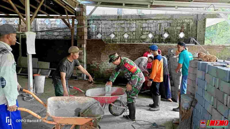 Polres Batu Bedah Rumah Warga yang Tak Layak Huni Bersama TNI - Polri dan Masyarakat