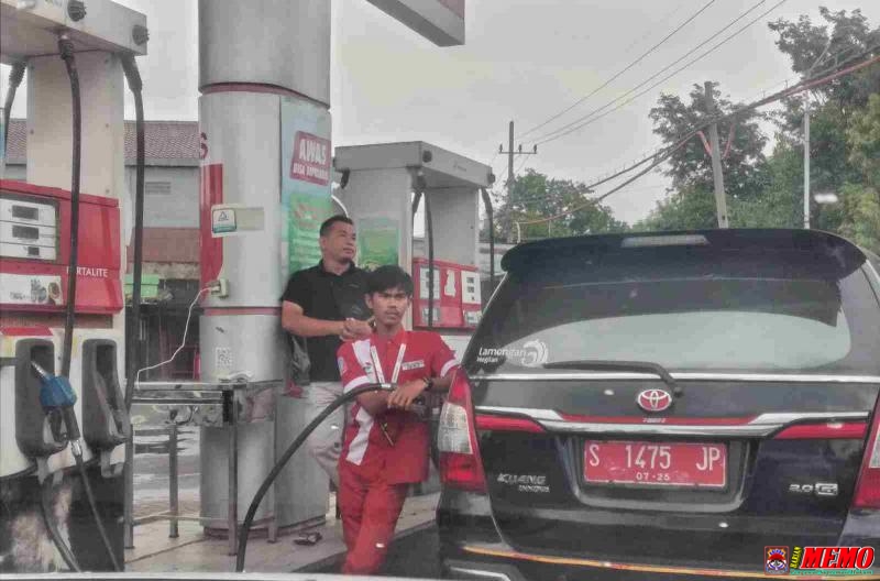 Si Merah Tertangkap Kamera Telah Mengisi BBM Bersubsidi di SPBU Demangan 