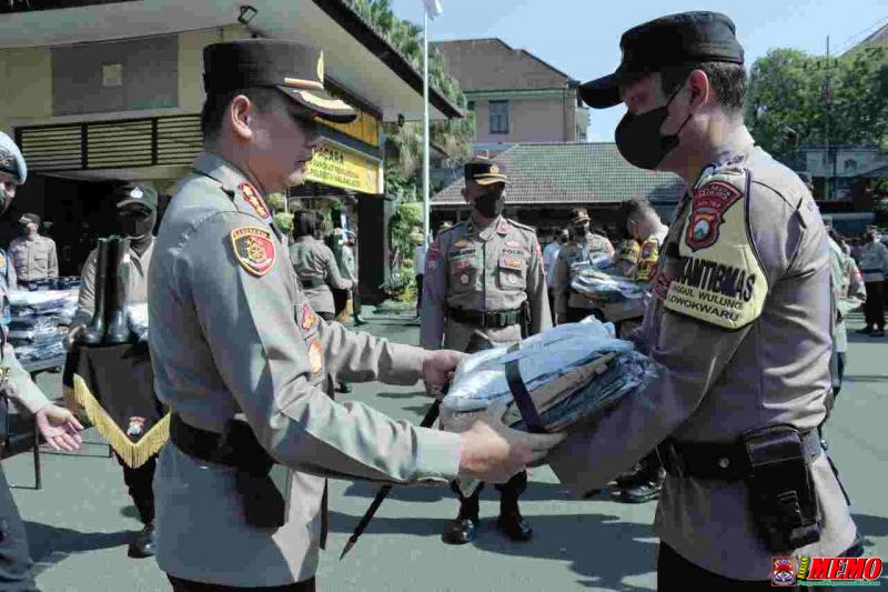 Polresta Malang Kota Distribusikan Peralatan Kepada Seluruh Bhabinkamtibmas