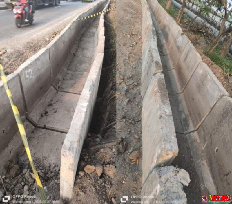 Pemasangan U-Gutter Jalan Nasional Gresik - Babat Nampak Semrawut   