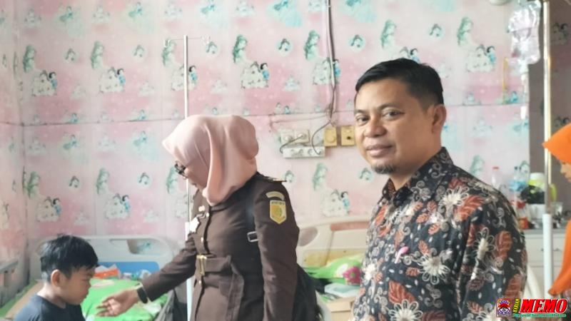 Bentuk Kepedulian, Kejari Lamongan Sambangi Anak Yatim Piatu Penderita Sakit Ginjal Bocor