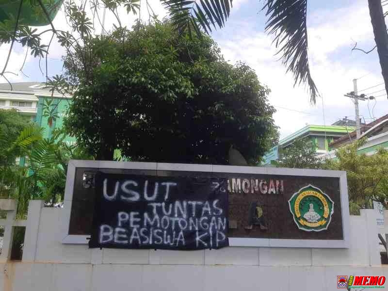 Mahasiswa Tuntut Usut Tuntas Masalah di Universitas Islam Lamongan