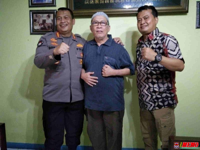 Kapolda Jatim Kunjungi Rumah Wartawan Krindomemo HM Taufiq Didampingi Kombes Pol Dirmanto