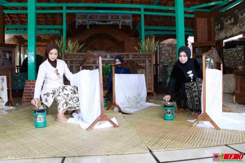 Ketua Bhayangkari Daerah Jawa Timur Kunjungi UMKM Batik di Jombang