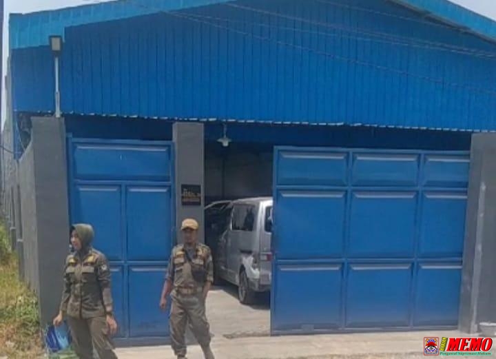 Satpol-PP Sidak Gudang Usaha FIGO Auto Work di Desa Pengalangan Terkait Perizinan