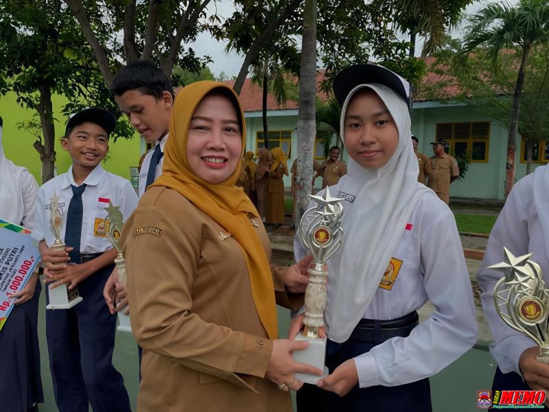Prestasi Tiada Henti, SMPN 2 Nganjuk Menyala di Bawah Kepemimpinan Ani Sutiani