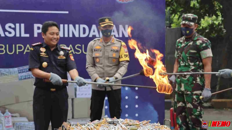 Kapolres Pasuruan Melakukan Pemusnahan Rokok Ilegal Bersama Bea Cukai Pasuruan