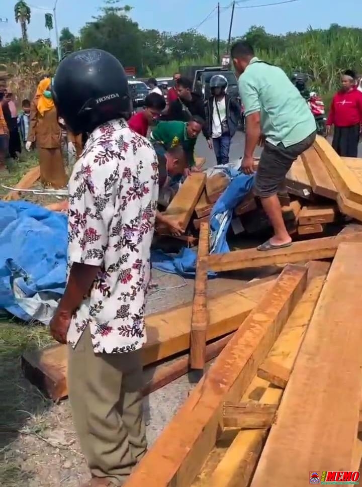 Truk PT. Surya Pesona Kayu Nusantara Hajar Warga Mantup.! Pihak Terkait Diminta Tidak Tutup Mata 