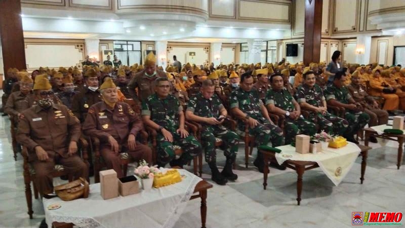 Kolonel Inf Idang Ismail Dampingi Pangdam V/Brawijaya acara Veteran dan Warakawuri Jatim
