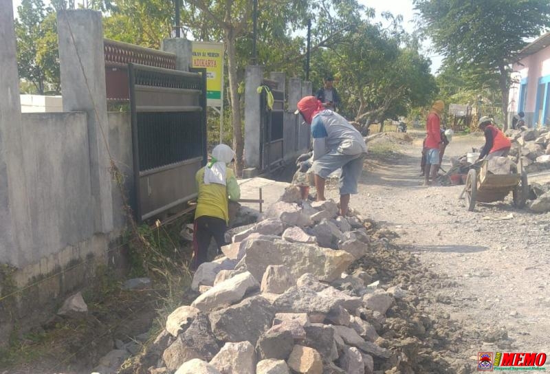 Warga Jadi Penonton dalam Proses Pembangunan Desa Bersumber dari APBD Gresik Tahun 2023