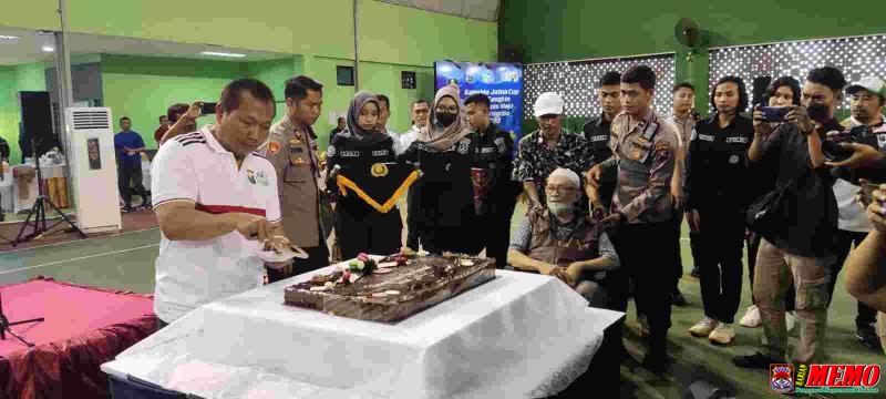 Peringati HPN, Kapolda Jatim Irjen Pol Toni Harmanto Beri Hadiah Wartawan Krindomemo HM Taufiq