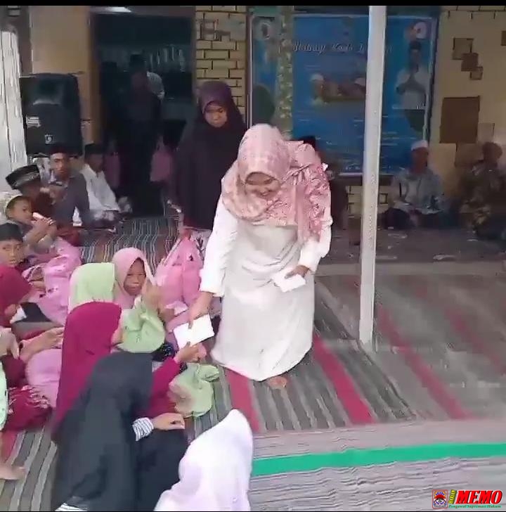 Media Hosnews Lamongan Berbagi Kado Lebaran untuk Yatim Piatu, Janda dan Duafa