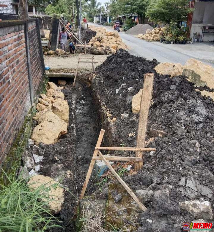 Pengerjaan Proyek Drainase Desa Rumpuk Amburadul