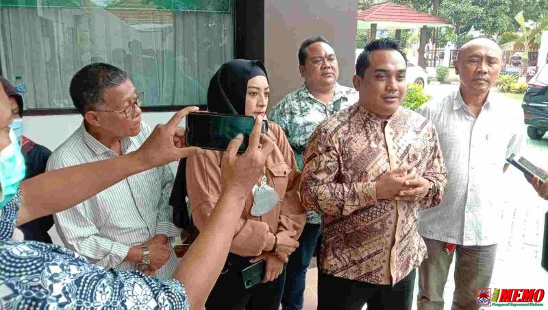 Para Keluarga Terdakwa dan Kuasa Hukum Kasus Pokmas Luruk Kejaksaan Negeri Kota Pasuruan