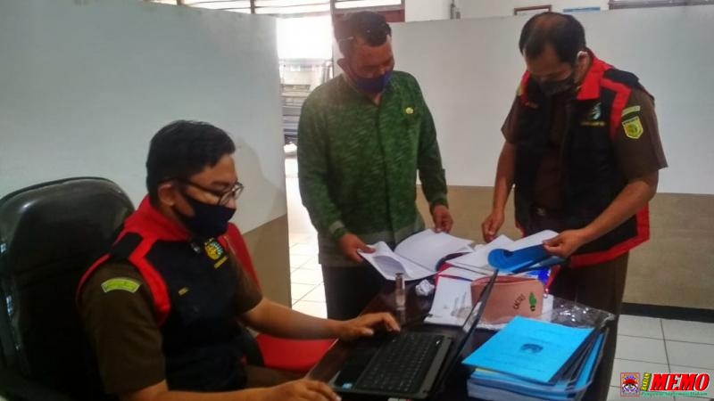 Kejari Lamongan Geledah Kantor Kecamatan Pucuk