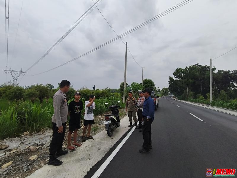 Polsek Mantup Intensifkan Patroli, Sasar Balap Liar dan Knalpot Bising di Desa Kedungsuko
