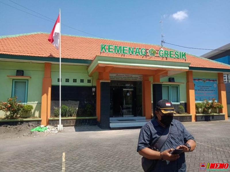 Kepala Kemenag Gresik Tidur Saat Jam Kerja?