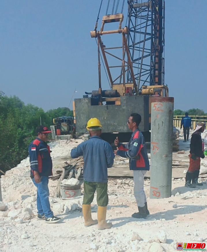 Proyek Oprit Jembatan Rp. 5,1 Miliar Diduga Tidak Sesuai Bestek, PUPR Gresik dan Rekanan Bungkam 