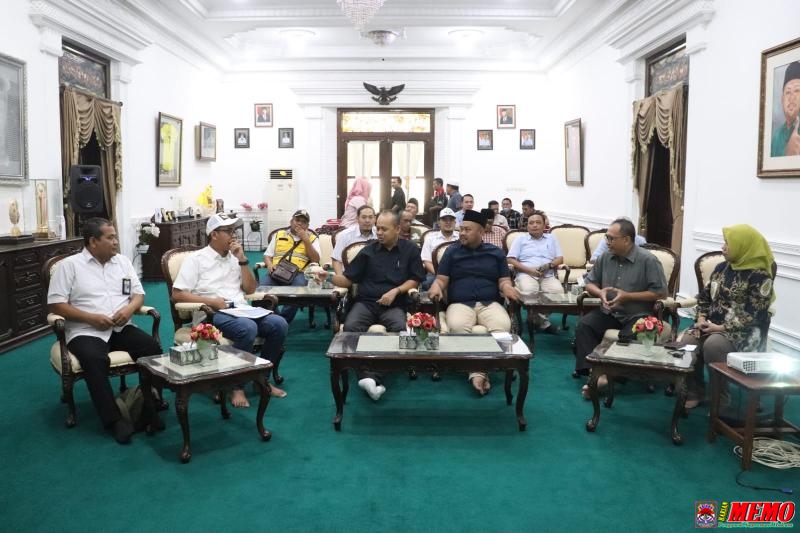 Bupati Gresik Terima Kunjungan Dirjen PUTR Terkait Rumah Dampak Gempa Bawean