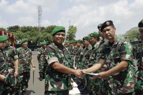 Wujud Kepedulian Pimpinan, Personel Kodam V/Brawijaya Menerima Bingkisan Lebaran