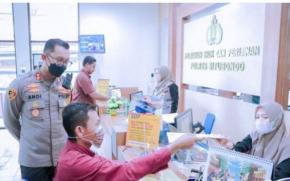 Kapolres Situbondo AKBP Andi Sinjaya Sidak Pelayanan Publik