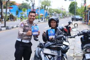 Satlantas Polres Gresik Gandeng Ojol Tekan Pelanggaran Lalu Lintas Saat Operasi Zebra Semeru 2025