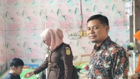 Bentuk Kepedulian, Kejari Lamongan Sambangi Anak Yatim Piatu Penderita Sakit Ginjal Bocor