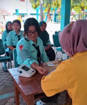 Kolaborasi Kemanusiaan, SMAN 8 Kota Kediri dan UDD PMI Bersatu dalam Aksi Donor Darah