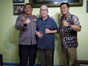 Kapolda Jatim Kunjungi Rumah Wartawan Krindomemo HM Taufiq Didampingi Kombes Pol Dirmanto
