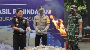 Kapolres Pasuruan Melakukan Pemusnahan Rokok Ilegal Bersama Bea Cukai Pasuruan