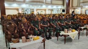 Kolonel Inf Idang Ismail Dampingi Pangdam V/Brawijaya acara Veteran dan Warakawuri Jatim