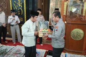 Kapolda Jatim Salurkan 9000 Kitab Suci untuk Umat Beragama