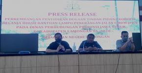 Kasus Dugaan Korupsi PJU Terus Berlanjut, Kejari Lamongan Sita Ratusan Dokumen untuk BB