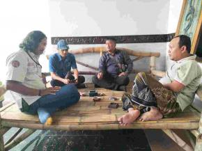 Didatangi Beberapa Awak Media ke Rumahnya, Kades Lampah Sambut dengan Santun