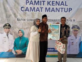 Penuh Haru di Pendopo Mantup, Camat Suwanto Lepas Jabatan, Ilyas Siap Lanjutkan Estafet Kepemimpinan