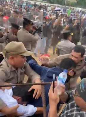 Indonesia Darurat.! Ribuan Masa Geruduk Gedung DPR RI