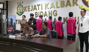 Kejati Kalbar Tahan 4 Tersangka Kasus Tipikor Pengadaan Kapal Fery