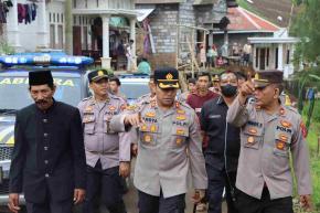 Polres Probolinggo Beri Bantuan Sosial untuk Warga Terdampak Longsor di Sukapura